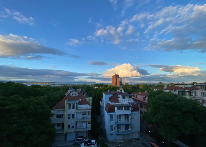 Апартаменты Seaview Escape - *